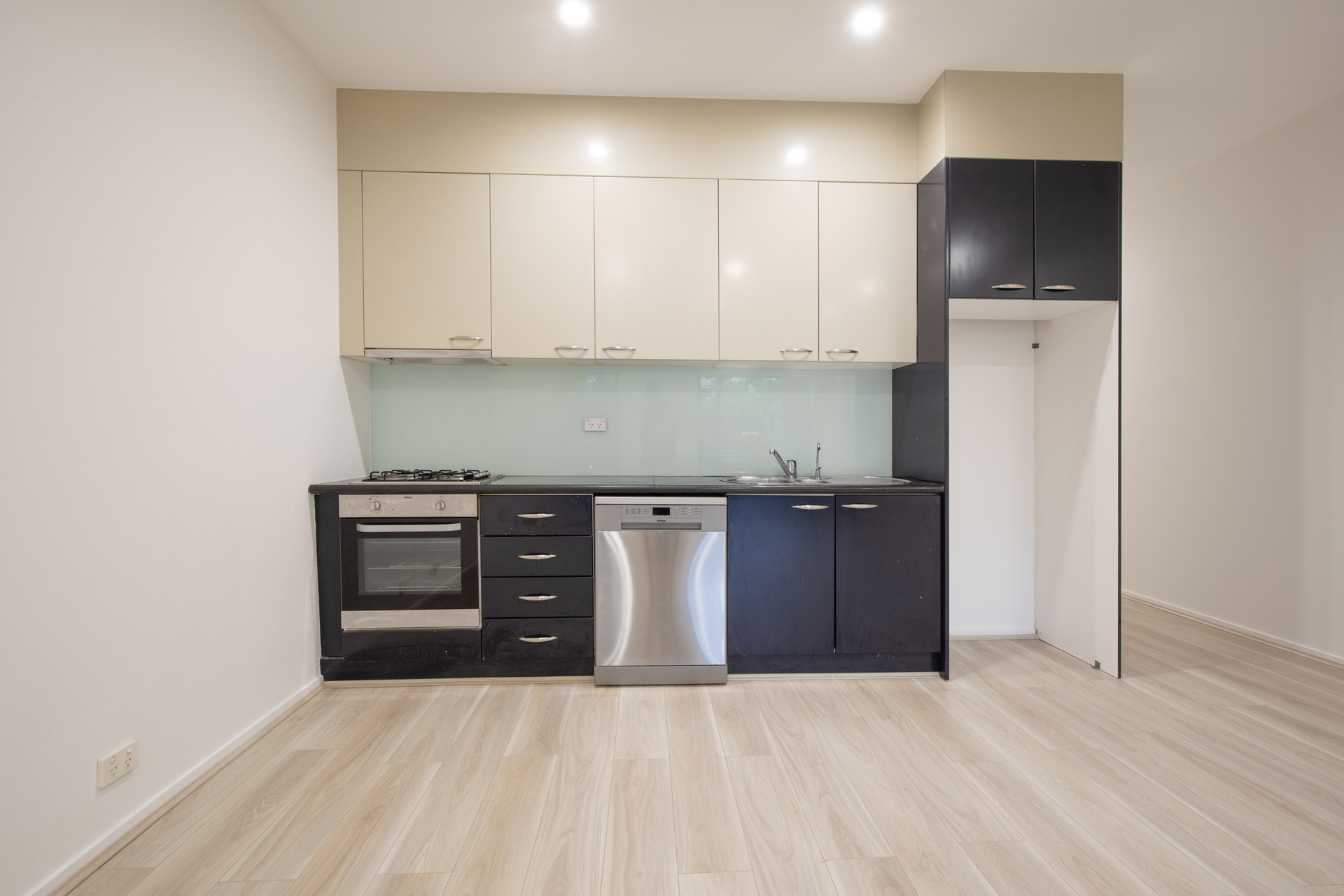 Apartment Leased 3/8 Dunblane Street, Camperdown